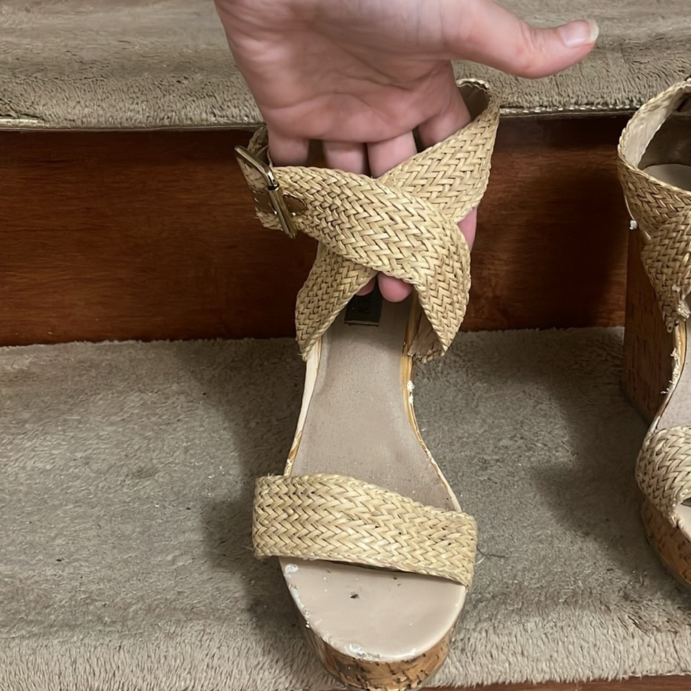 Steve Madden Tan Cream Wedge Sandals Size 9.5 - Picture 3 of 13